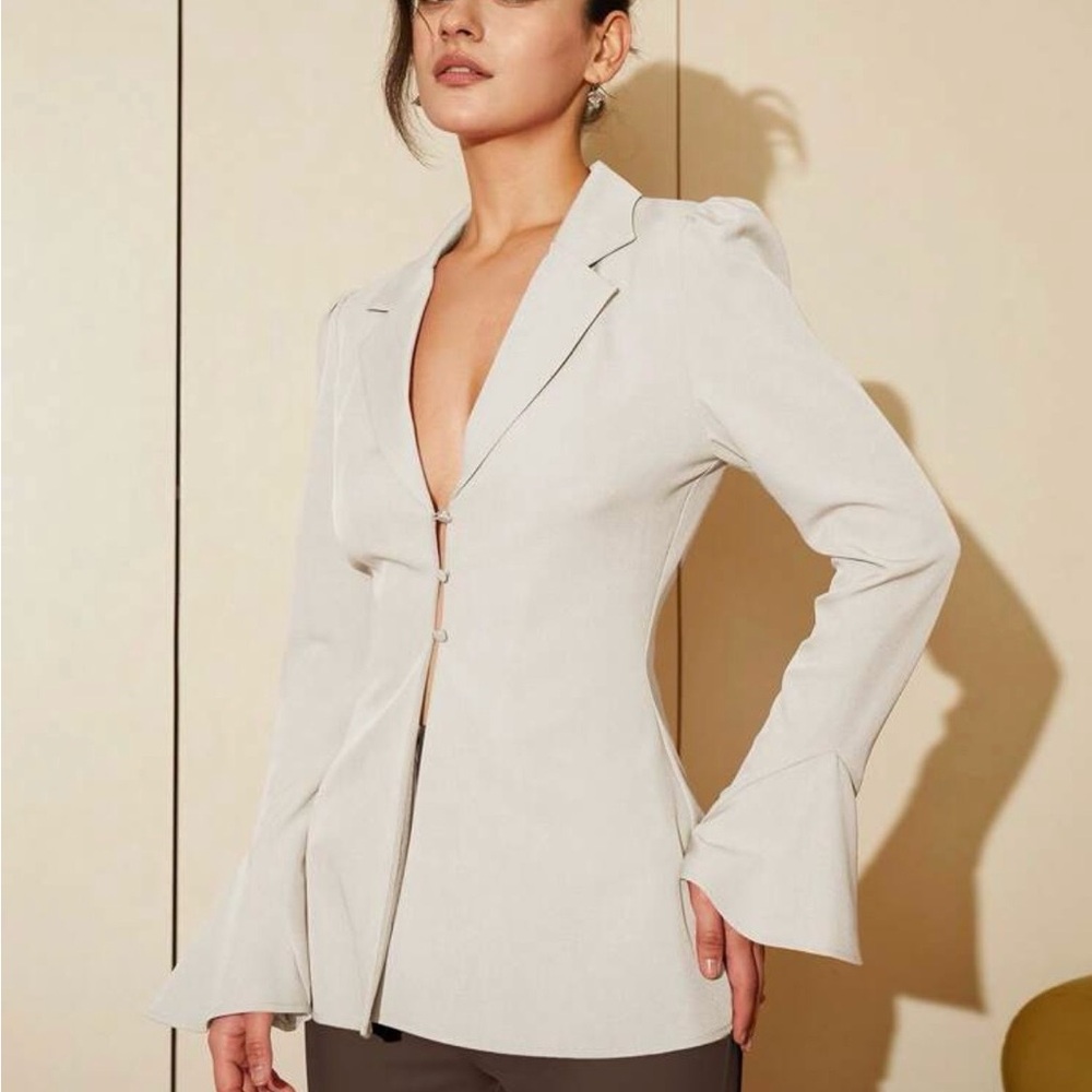 Elegant Cream Women's Blazer